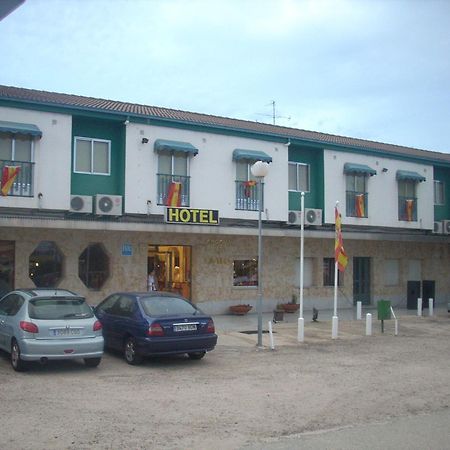 Hotel Corona De Castilla Villares de la Reina Exteriör bild