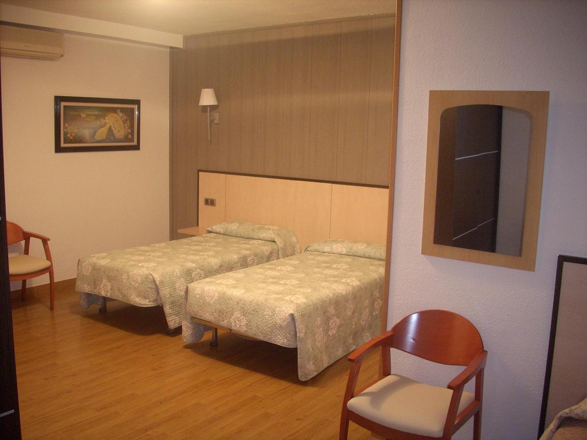 Hotel Corona De Castilla Villares de la Reina Exteriör bild