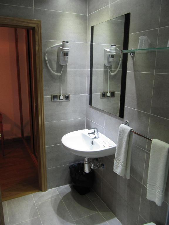 Hotel Corona De Castilla Villares de la Reina Exteriör bild