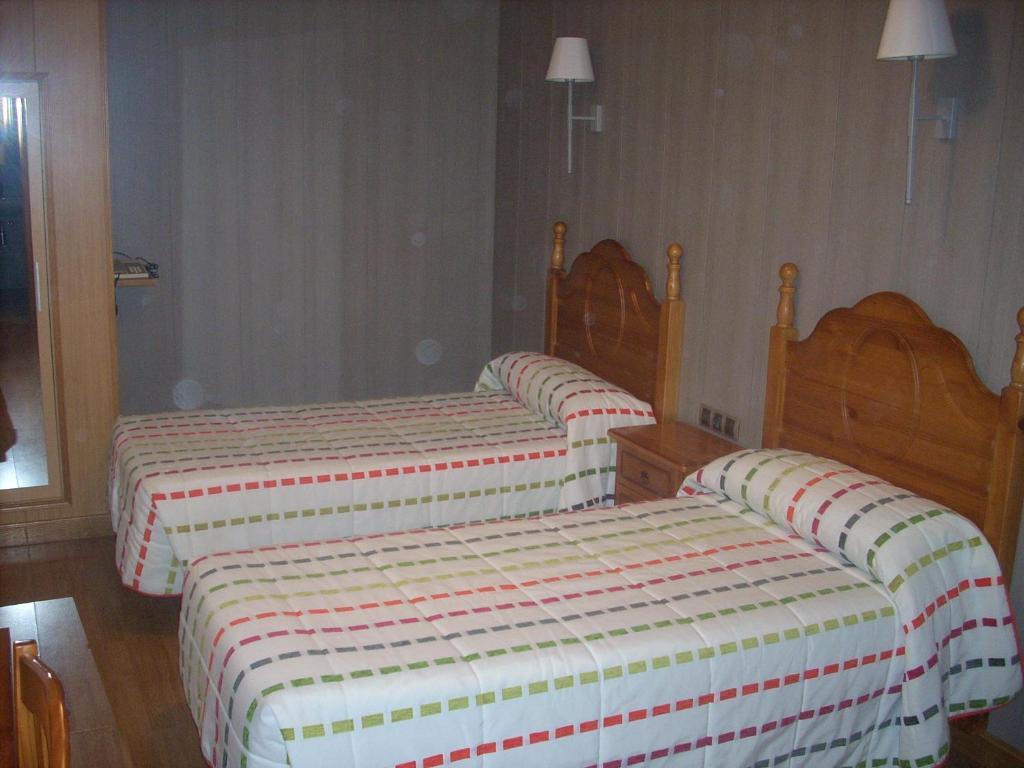 Hotel Corona De Castilla Villares de la Reina Exteriör bild